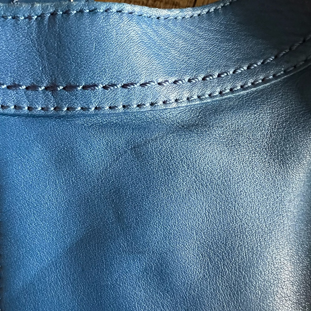 Authentic COACH Blue Leather Women's Bag with 3 Compartments - Picture 11 of 12